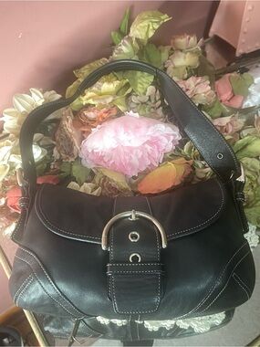 Coach vintage Black Leather Shoulder Bag with Silver-Tone Buckle